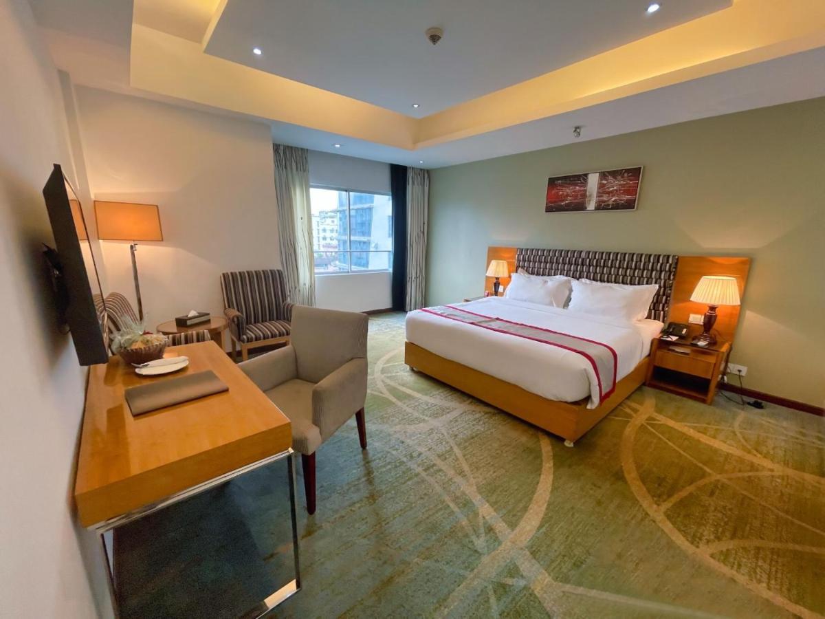 Hotel Bengal Canary Park Дакка Экстерьер фото