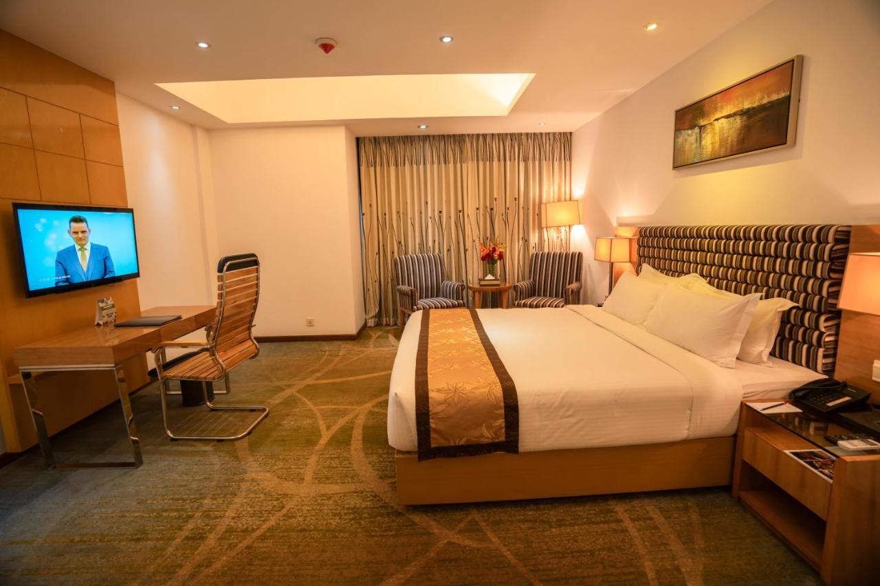 Hotel Bengal Canary Park Дакка Экстерьер фото