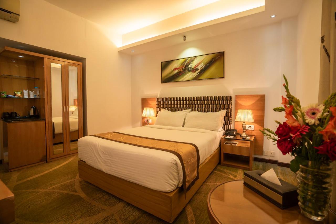 Hotel Bengal Canary Park Дакка Экстерьер фото