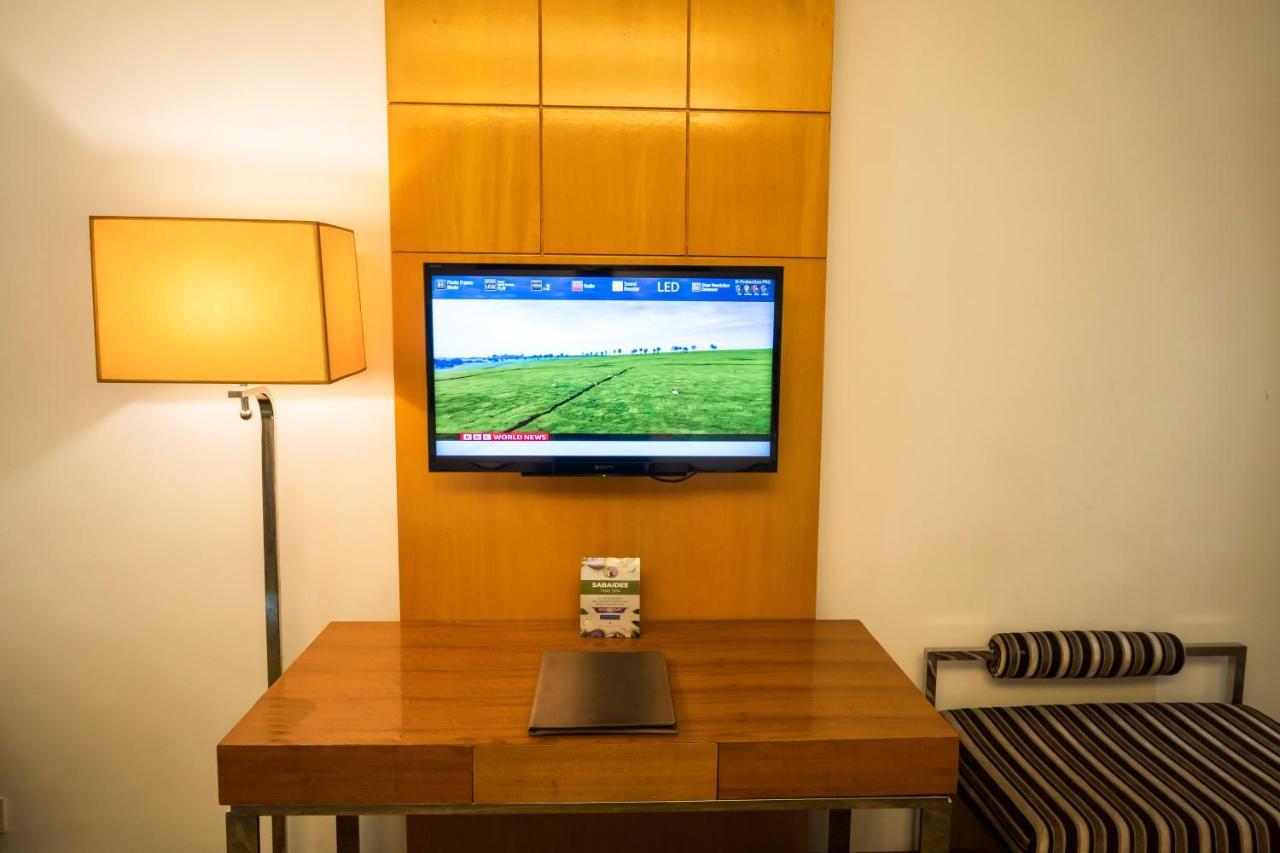 Hotel Bengal Canary Park Дакка Экстерьер фото